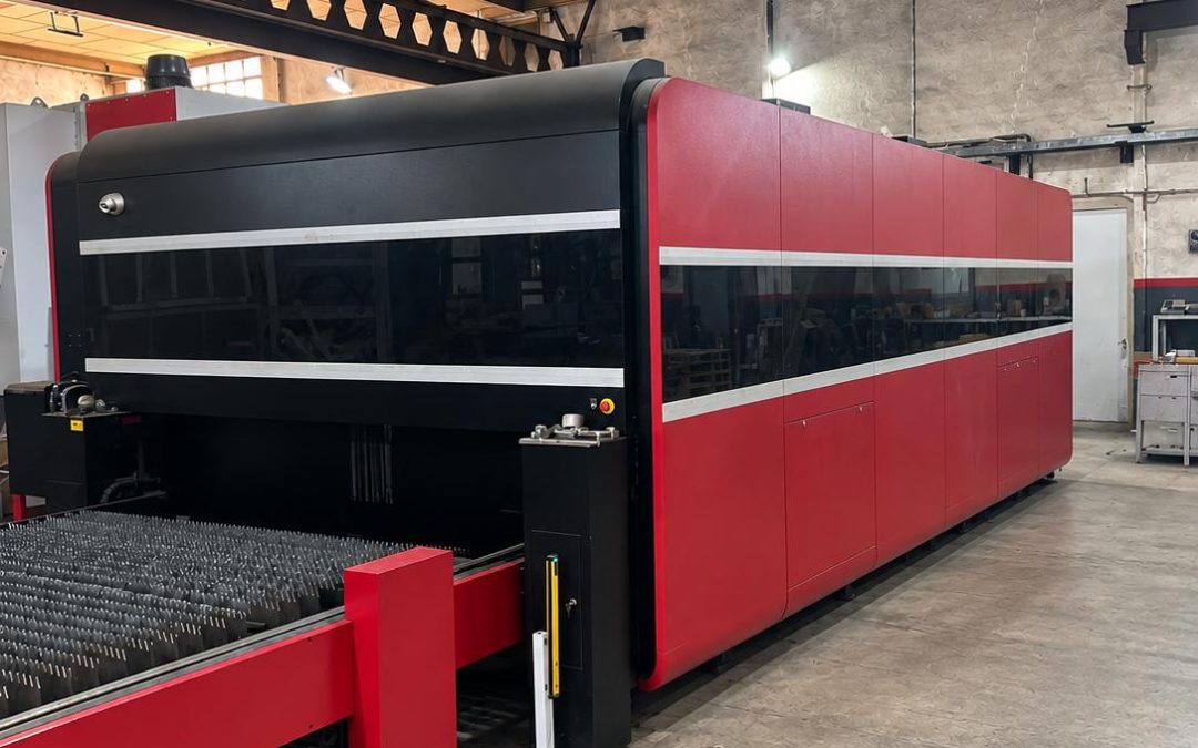 Metalic incorpora una máquina de corte por láser y una plegadora